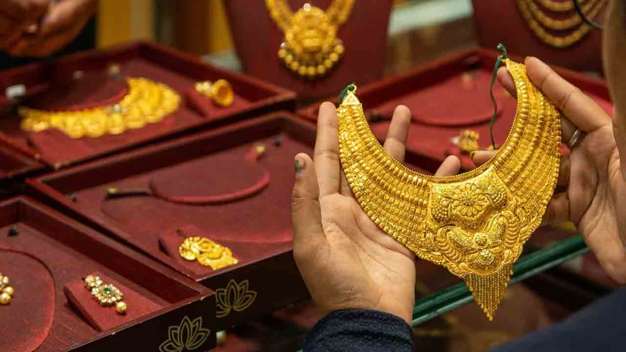 Gold Price | దూకుడుకు బ్రేక్‌.. తగ్గిన బంగారం ధరలు