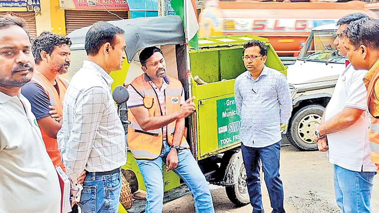 1500 రిక్షాలు.. చిన్న ట్రాలీలు
