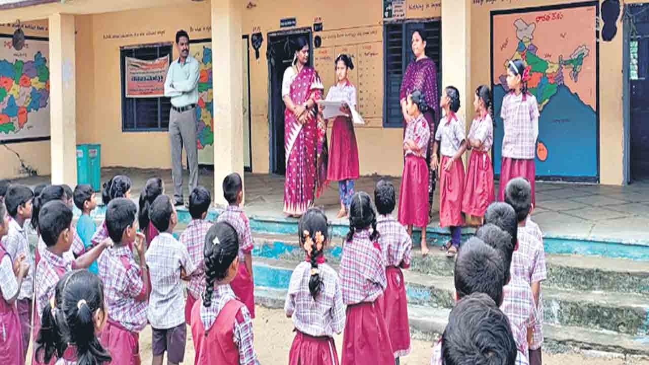 చదువులో పట్టు సాధించేలా పఠనోత్సవం