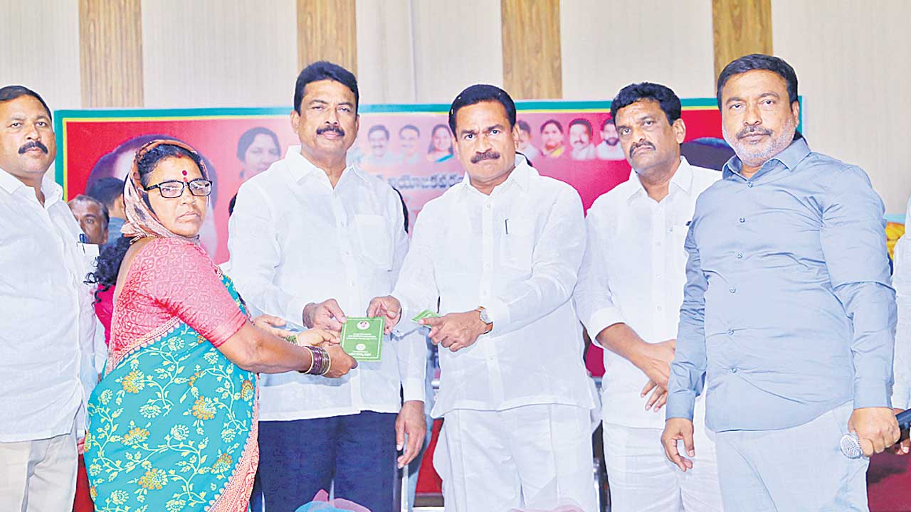 హామీని నిలబెట్టుకున్న కేసీఆర్‌