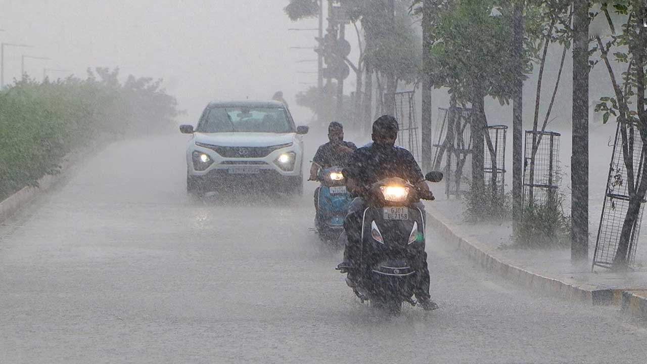 Gujarat Rains | రేపు గుజరాత్‌ను ముంచెత్తనున్న కుండపోత వర్షాలు.. రెడ్‌ అలర్ట్‌ జారీచేసిన ఐఎండీ అధికారులు