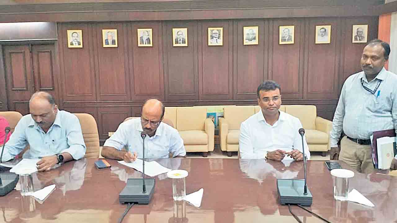 హెచ్‌ఎంటీ కార్మికుల