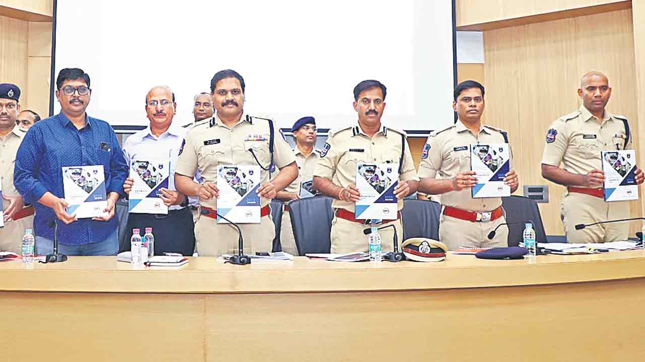 Stephen Raveendra |  డ్రగ్స్‌తో దొరికితే జీవితాంతం జైల్లోనే : సైబరాబాద్‌ సీపీ స్టీఫెన్‌ రవీంద్ర