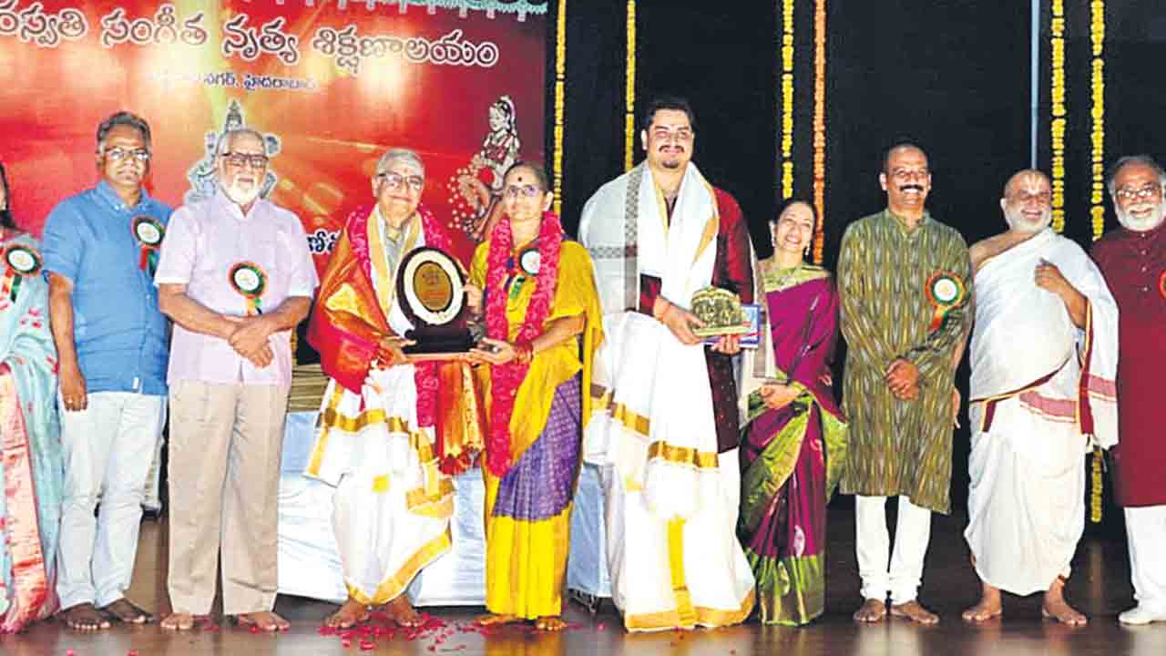 లలిత కళలను భావితరాలకు అందించాలి