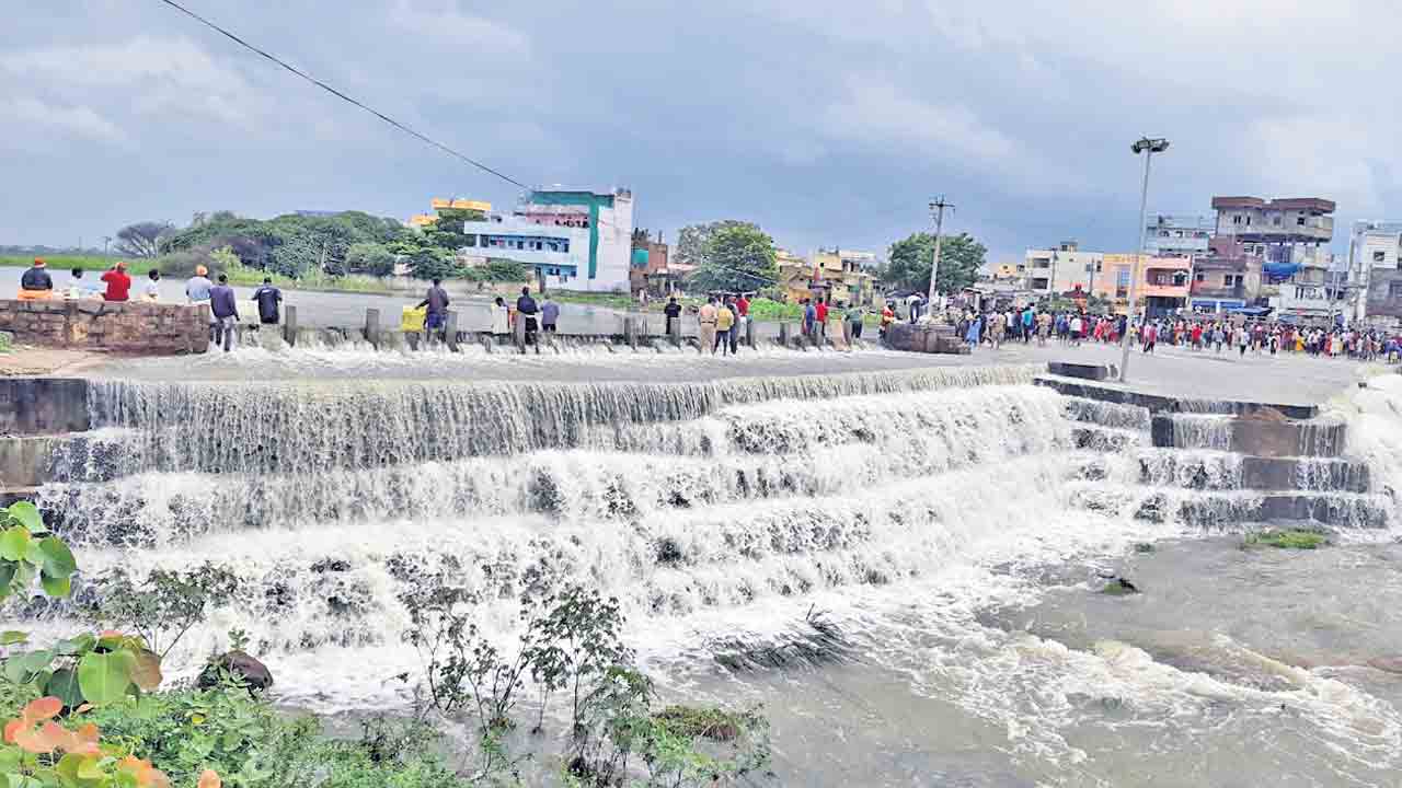 నిండు కుండల్లా.. చెరువులు సురక్షితం