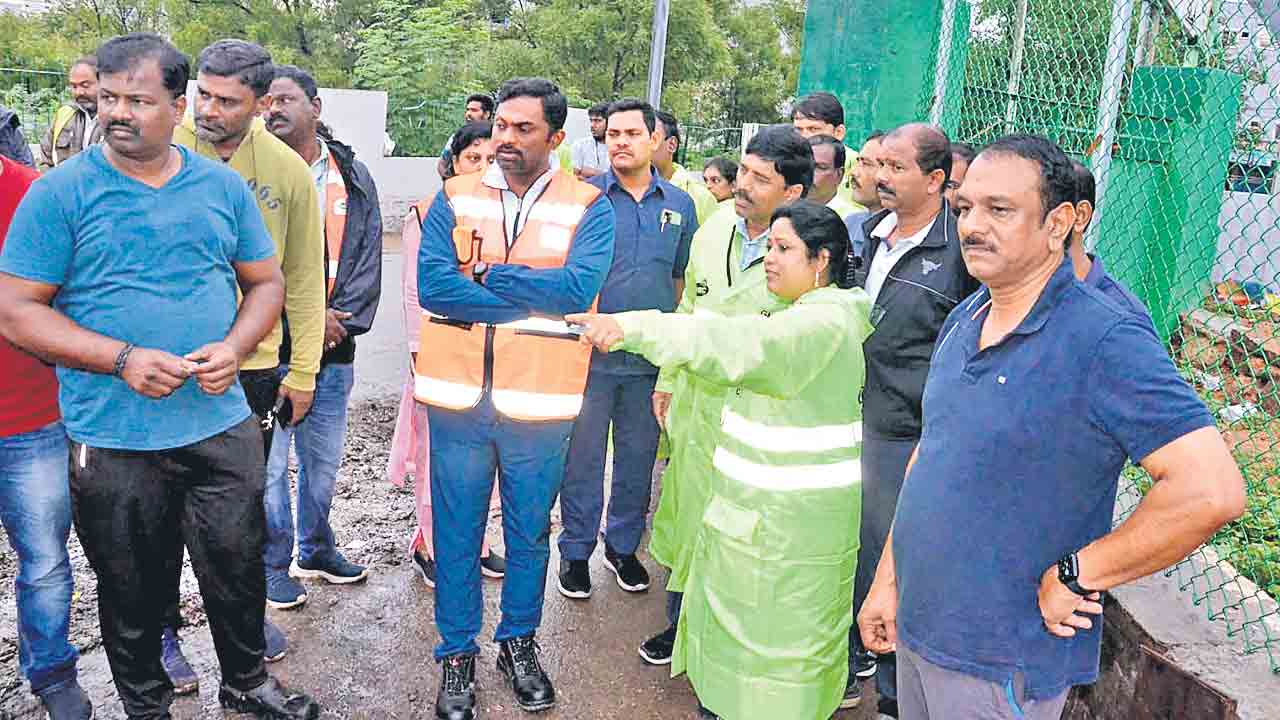 అప్రమత్తంగా ఉండండి