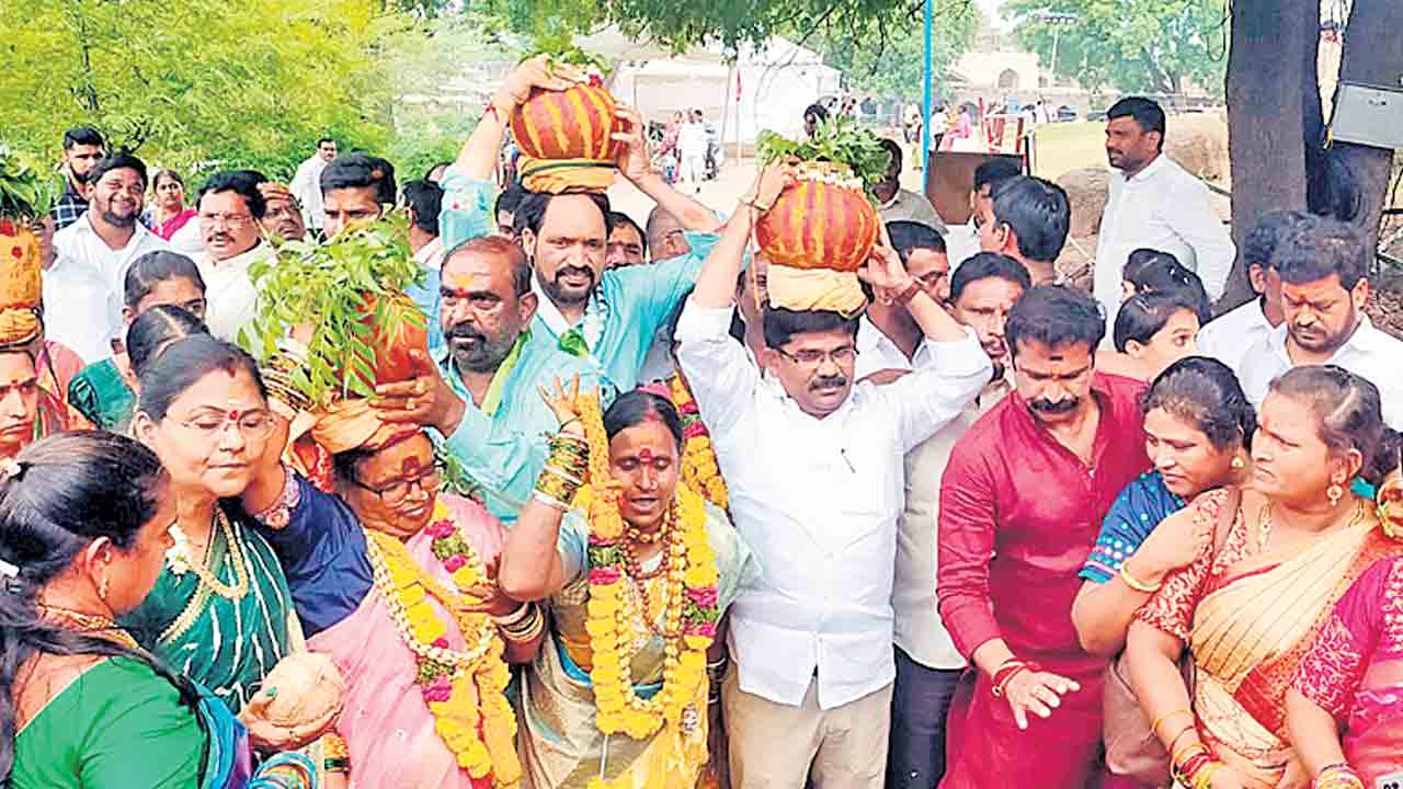 రేణుక ఎల్లమ్మకు కల్లు బోనం