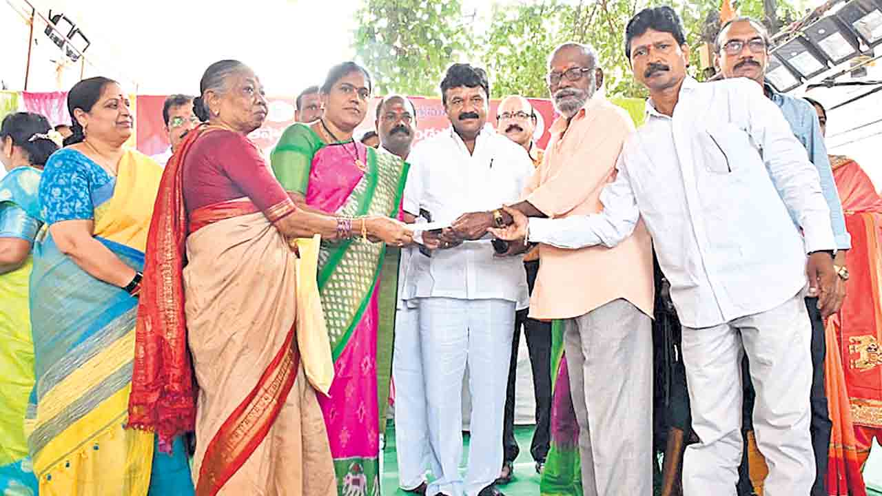 బోనాలు వైభవంగా జరగాలని..