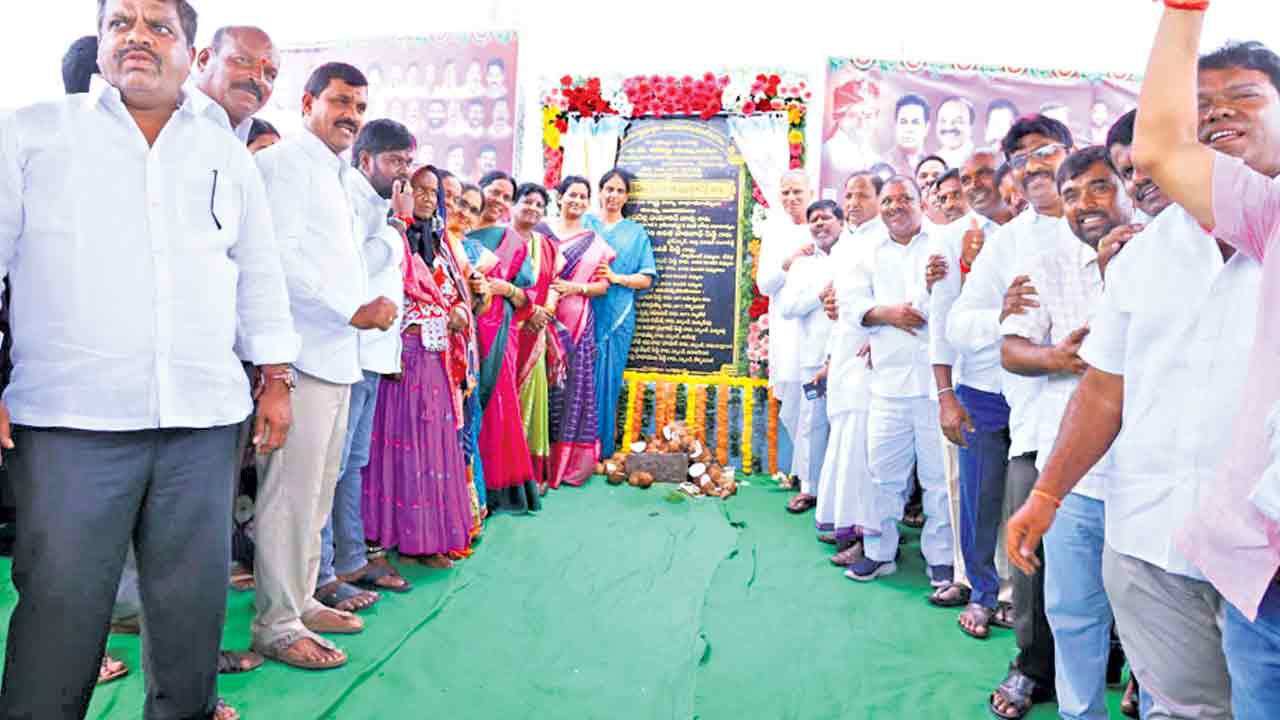 ప్రగతి పథంలో గ్రామాలు : మంత్రి సబితా ఇంద్రారెడ్డి