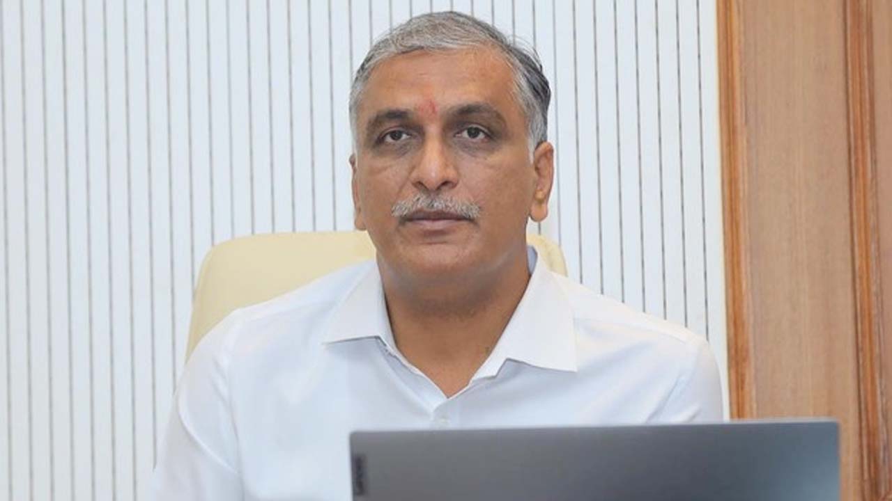 Review On Heavy Rains | లోతట్టు ప్రాంతాలపై దృష్టి పెట్టాలి : మంత్రి హరీశ్‌రావు