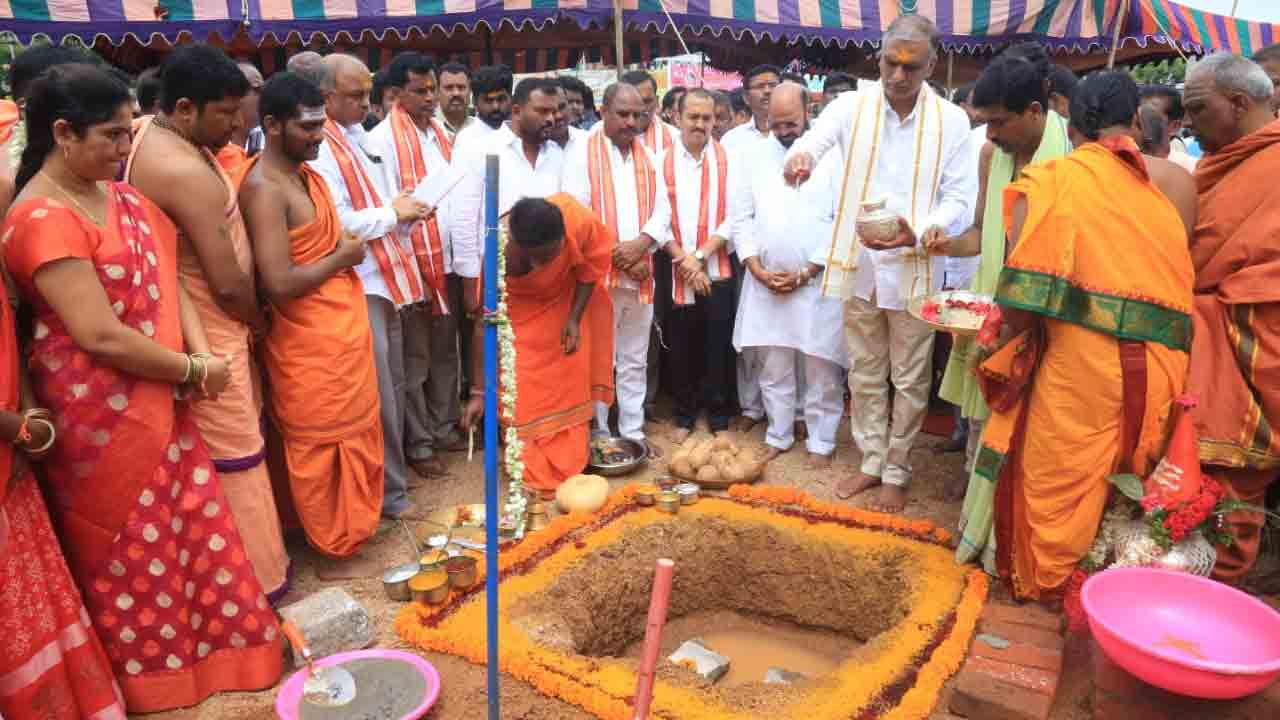 Minister Harish Rao | కాంగ్రెసోళ్ల నోళ్ల్లు ఫినాయిల్‌తో కడగాలి.. మంత్రి హరీశ్ రావు