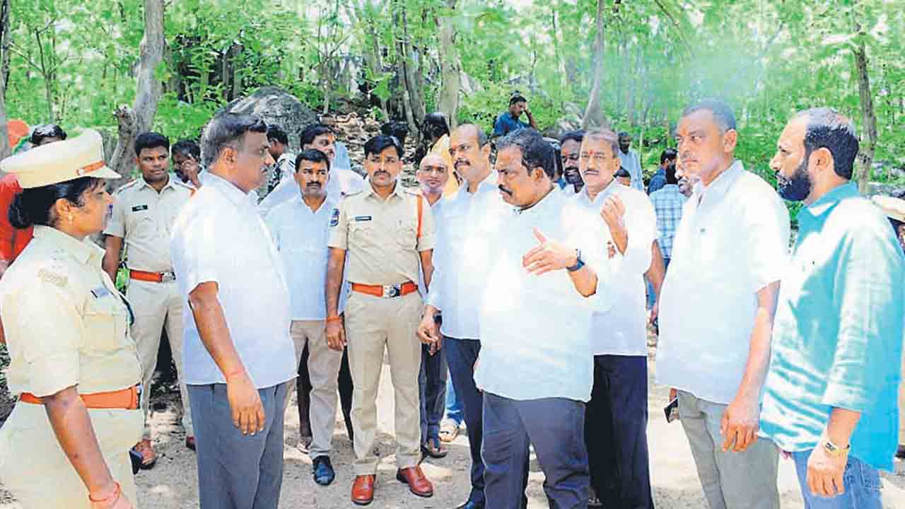 నేడు అంజన్న సన్నిధికి అమాత్యులు