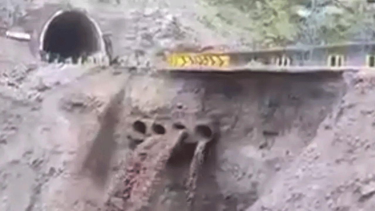 Heavy Rains in Jammu | వామ్మో ఇవేమి వర్షాలురా దేవుడా.. రోడ్లు, వంతెనలు, ఇండ్లు… దేన్నీ వదలట్లేదు!!