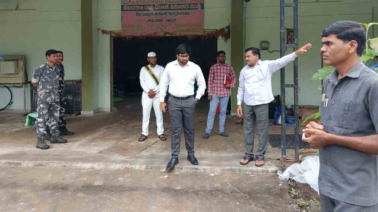 అనుక్షణం అప్రమత్తంగా ఉండాలి