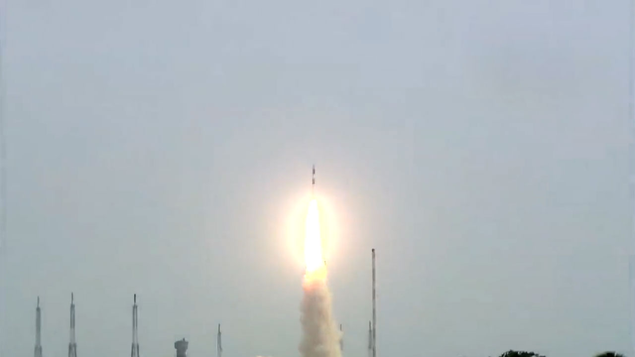 ISRO | నింగిలోకి దూసుకెళ్లిన పీఎస్ఎల్వీ-సీ56.. 7 ఉపగ్రహాలను కక్షలో ప్రవేశపెట్టనున్న ఇస్రో