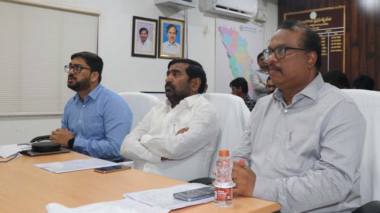 Minister Jagadish Reddy | వర్షాలపై మంత్రి జగదీశ్రెడ్డి సమీక్ష.. ప్రజలకు ఇబ్బందుల్లేకుండా చూడాలని ఆదేశం