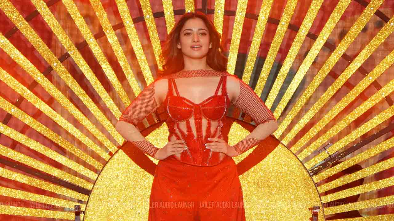 Jailer Audio Launch | జైలర్ ఆడియో లాంఛ్ ఈవెంట్‌లో స్పెషల్ అట్రాక్షన్‌గా తమన్నా.. వీడియో