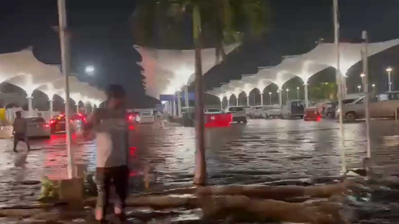 Ahmedabad airport | గుజరాత్‌లో కుండపోత వర్షాలు.. అహ్మదాబాద్‌ ఎయిర్‌పోర్టును ముంచెత్తిన వరద.. Video