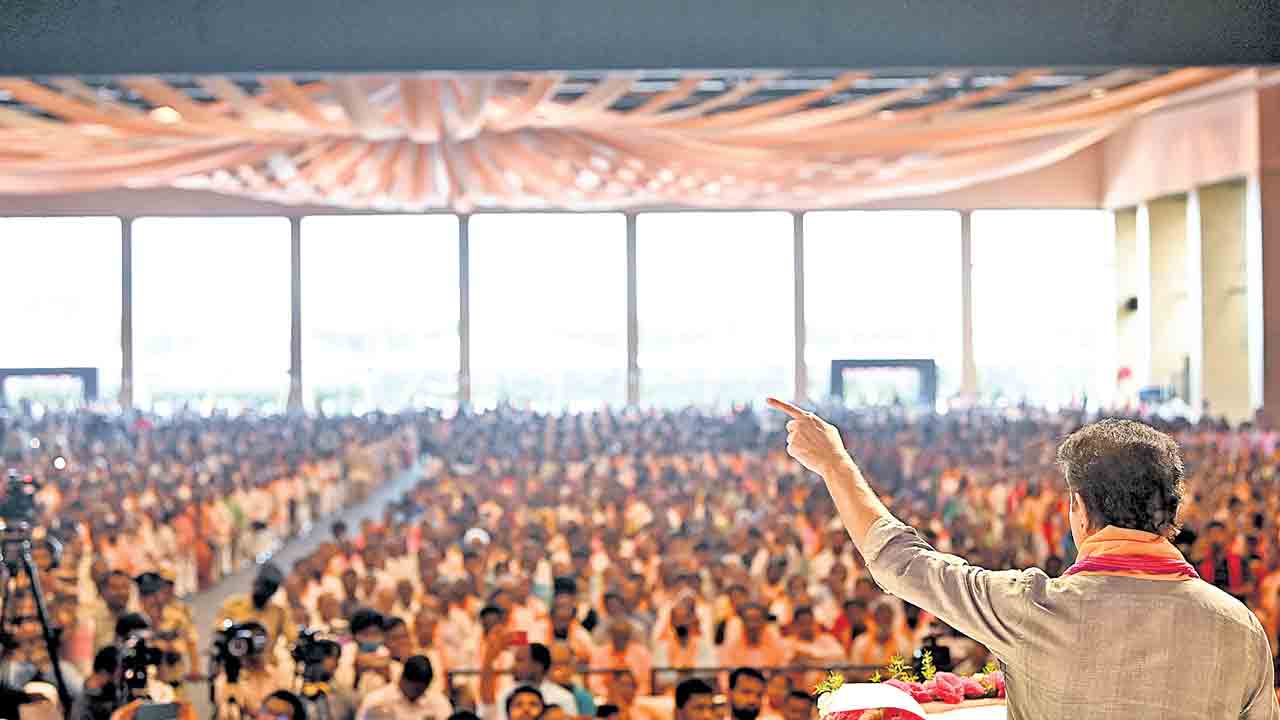 మనసుగల్ల మాస్‌ లీడర్‌