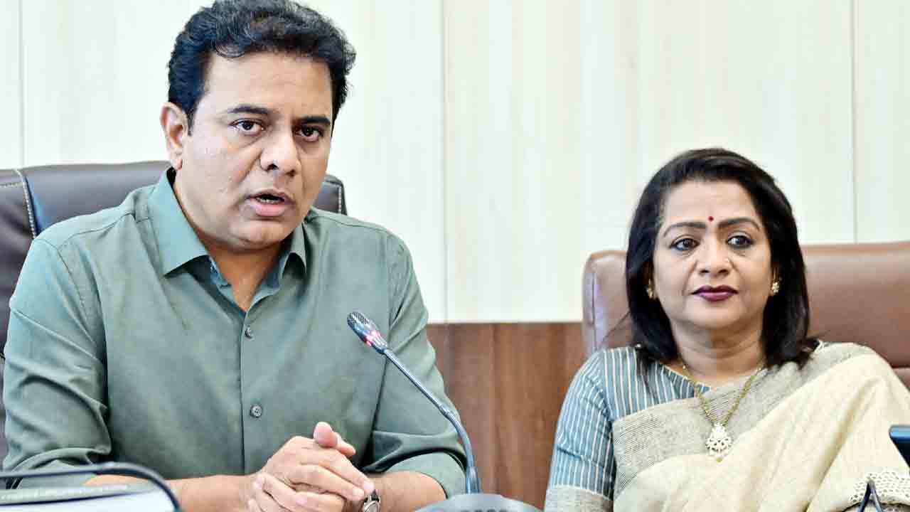 పట్టణాభివృద్ధికి తొమ్మిదేండ్లలో తెలంగాణ ప్రభుత్వం వెచ్చించిన నిధులు రూ. 1,21 లక్షల కోట్లు.. ప్రగతి నివేదిక విడుదల చేసిన కేటీఆర్