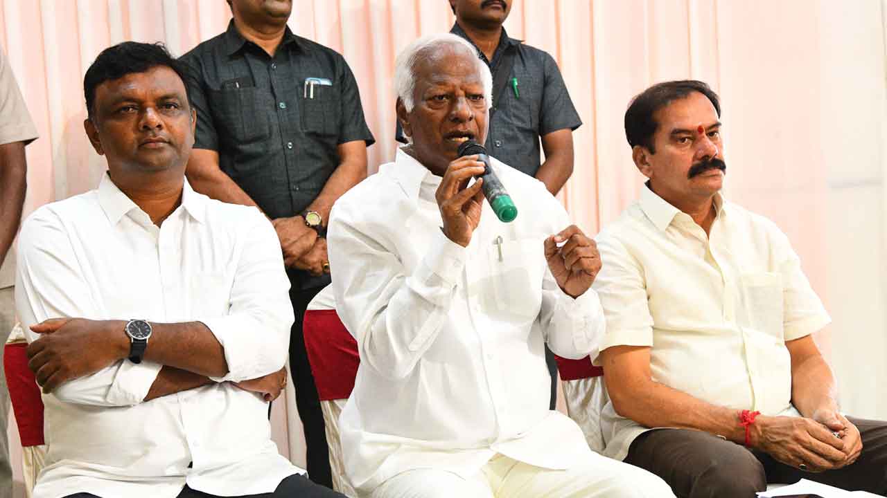 తెలంగాణకు, గుజరాత్‌కు ఇచ్చిన నిధులపై చర్చిద్దామా?: కేంద్రమంత్రి కిషన్‌రెడ్డికి ఎమ్మెల్సీ కడియం సవాల్‌