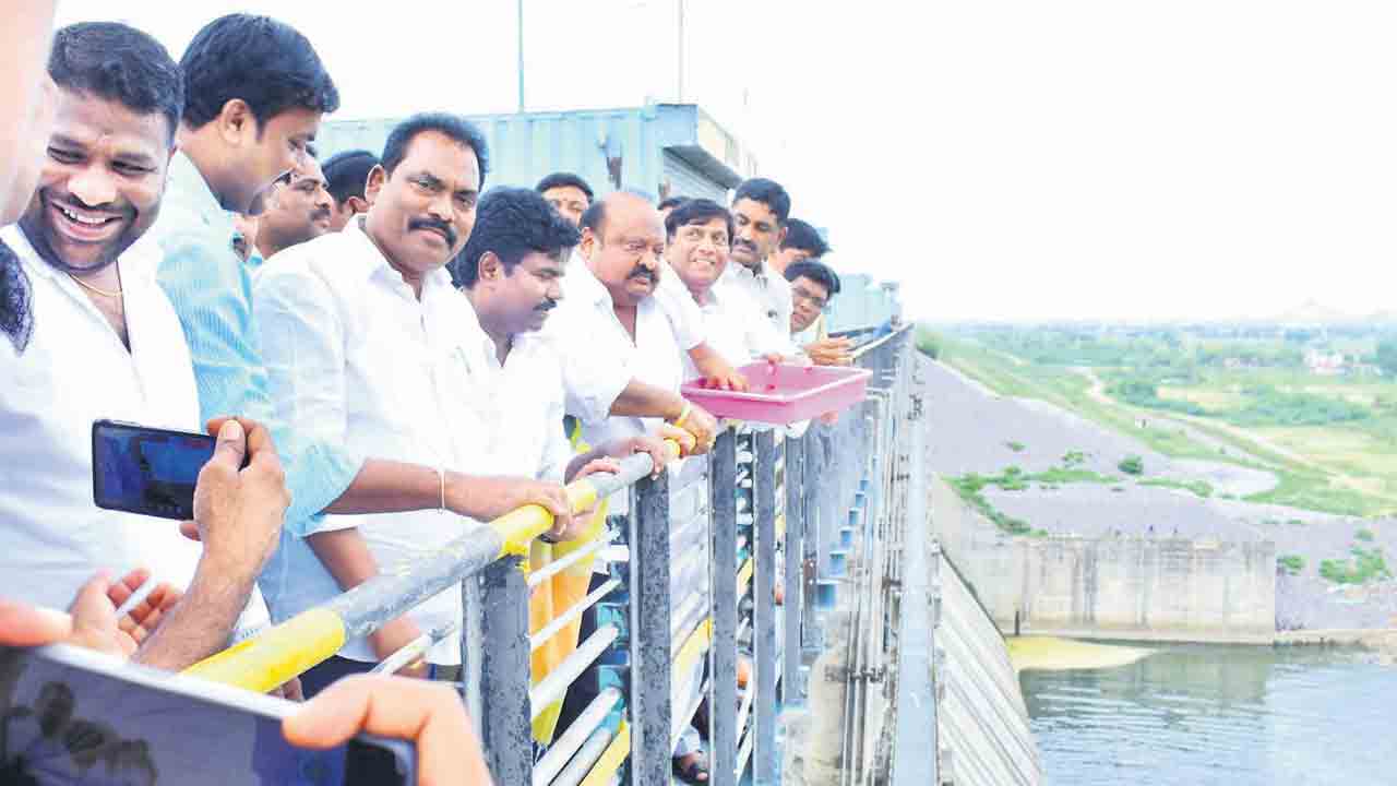 చుక్కవాన లేకున్నా సాగునీరు