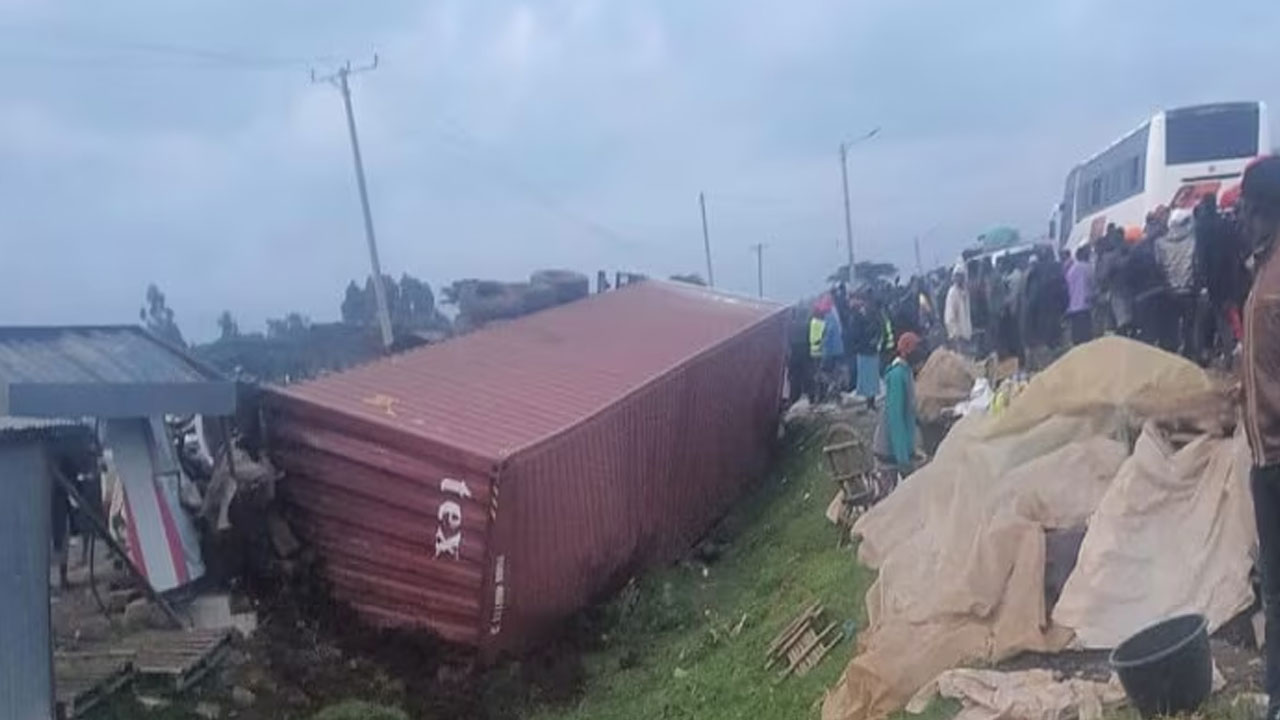 Kenya | బస్టాప్‌లో వేచిఉన్నవారిపైకి దూసుకెళ్లిన లారీ.. 48 మంది దుర్మరణం