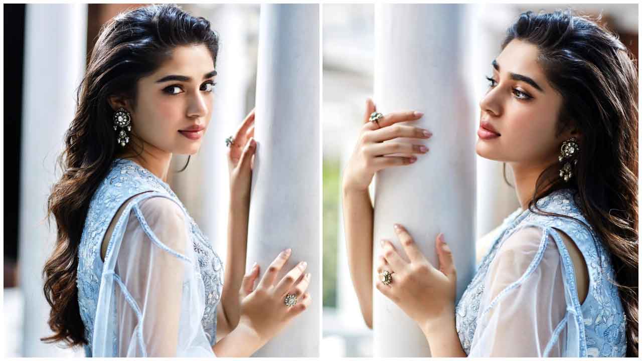 Krithi Shetty | ఓర చూపులతో చంపేస్తున్న కృతి శెట్టి..