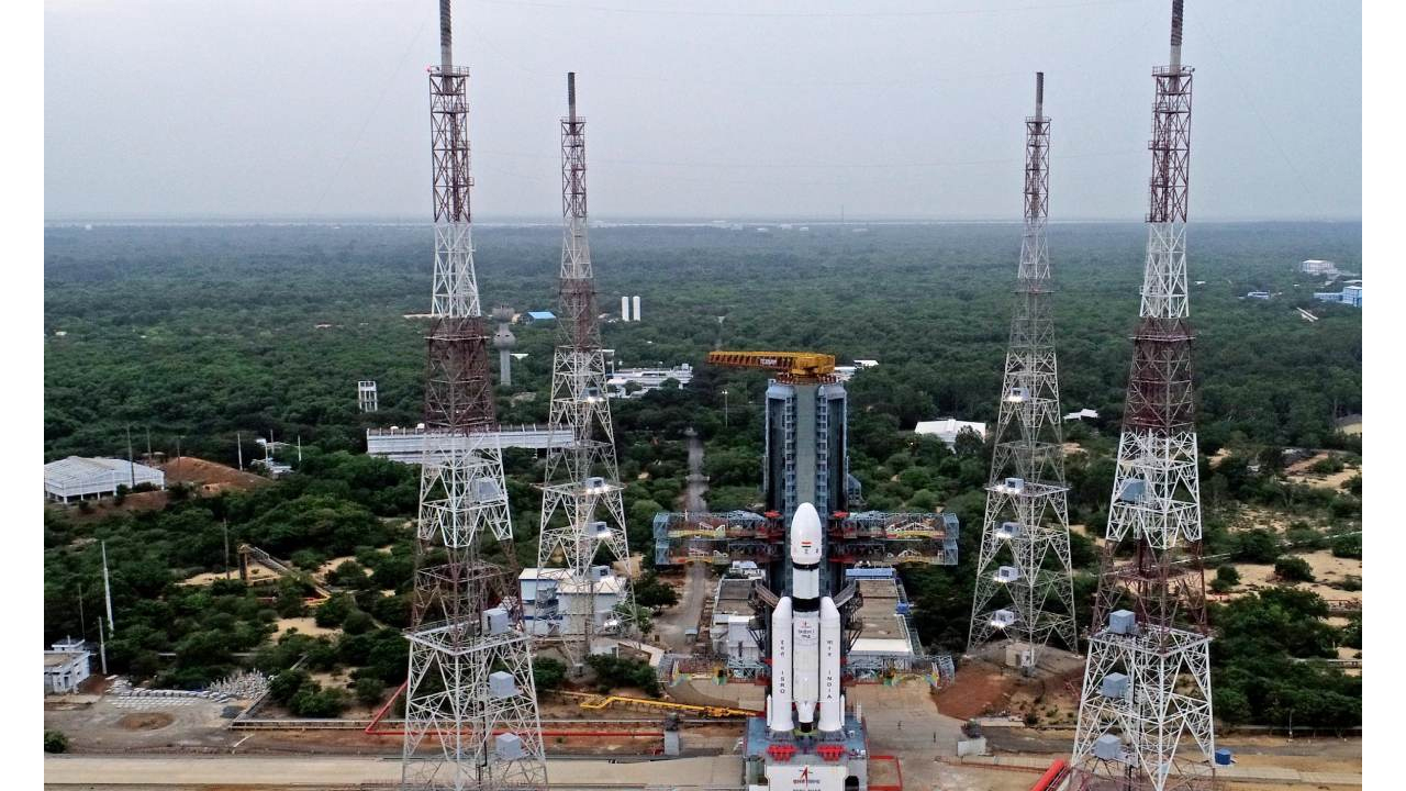 CHANDRAYAN3| చంద్రయాన్‌-3 లాంచ్‌ప్యాడ్‌ నిర్మించిన ఇంజినీర్లకు ఏడాదికిపైగా జీతాలివ్వని కేంద్రం!