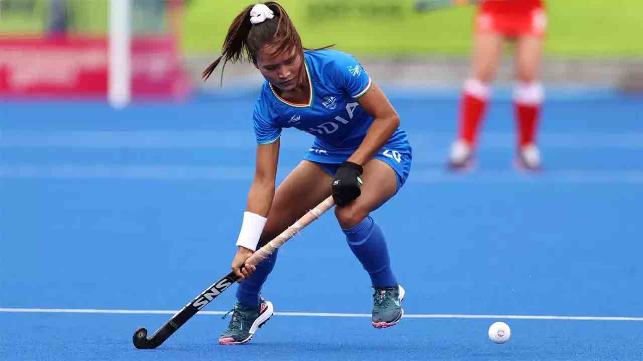 లాల్‌రెమ్‌సియామి హ్యాట్రిక్‌.. ఇంగ్లండ్‌ను చిత్తు చేసిన భారత మహిళల హాకీ జట్టు