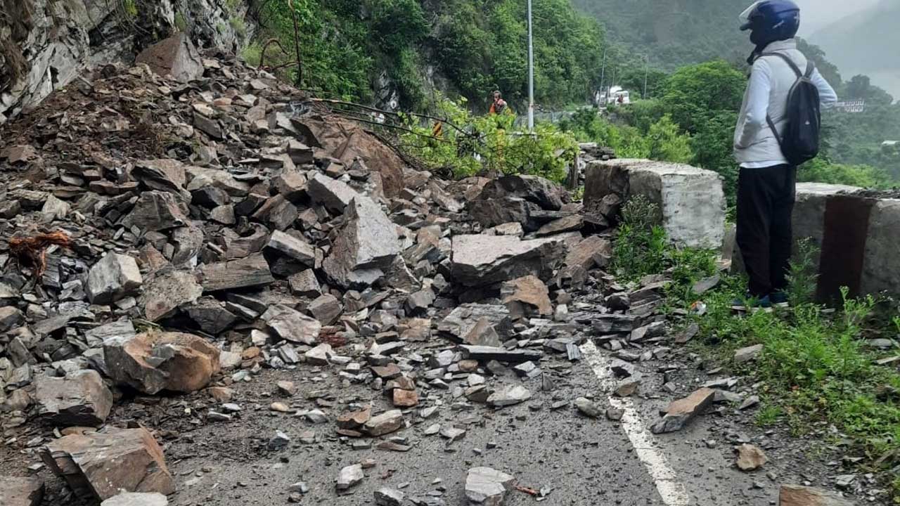 Roads blocked | ఉత్తరాఖండ్‌లో ఎడతెగని వర్షాలు.. విరిగిపడుతున్న కొండచరియలు.. యమునోత్రి, గంగోత్రి రహదారుల మూసివేత