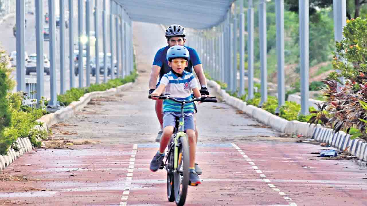 సోలార్‌ సైక్లింగ్‌ ట్రాక్‌ రెడీ