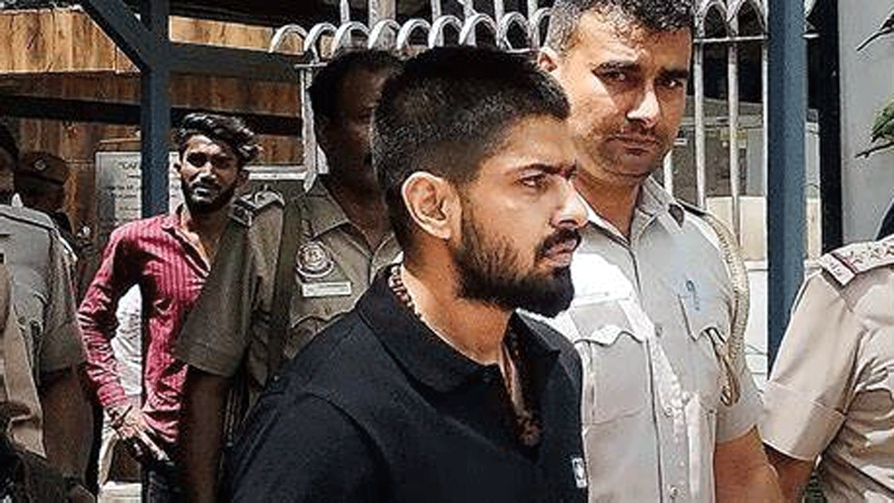 Lawrence Bishnoi | అనారోగ్యంతో ఆసుపత్రిలో చేరిన గ్యాంగ్ స్టర్ లారెన్స్ బిష్ణోయ్