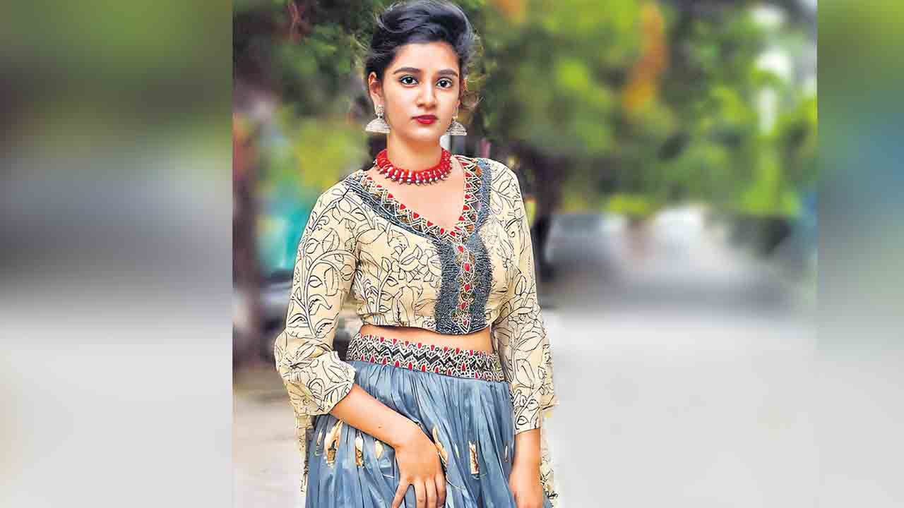 ఏ దివిలో విరిసిన పారిజాతమో..