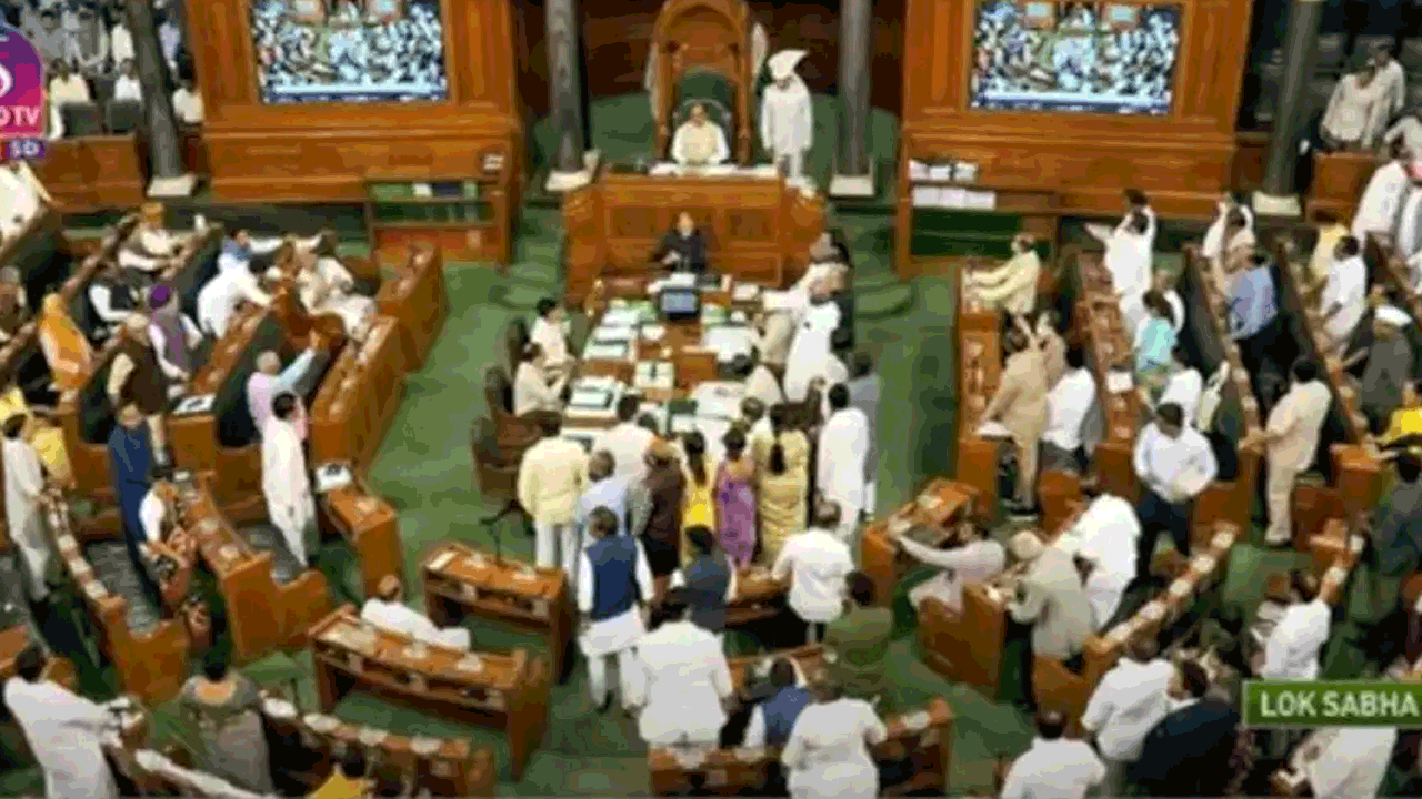 Parliament Sessions | విపక్షాల ఆందోళన.. లోక్ సభ సోమవారానికి వాయిదా