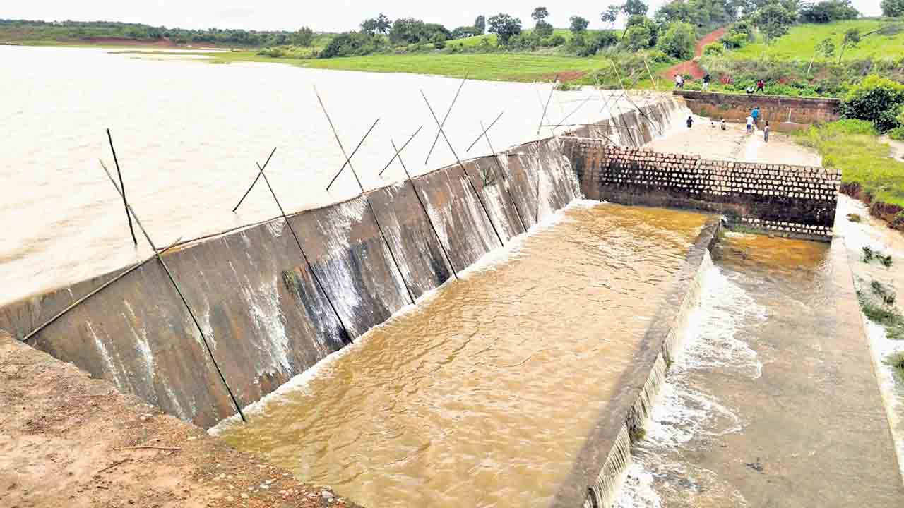 వరద హోరు