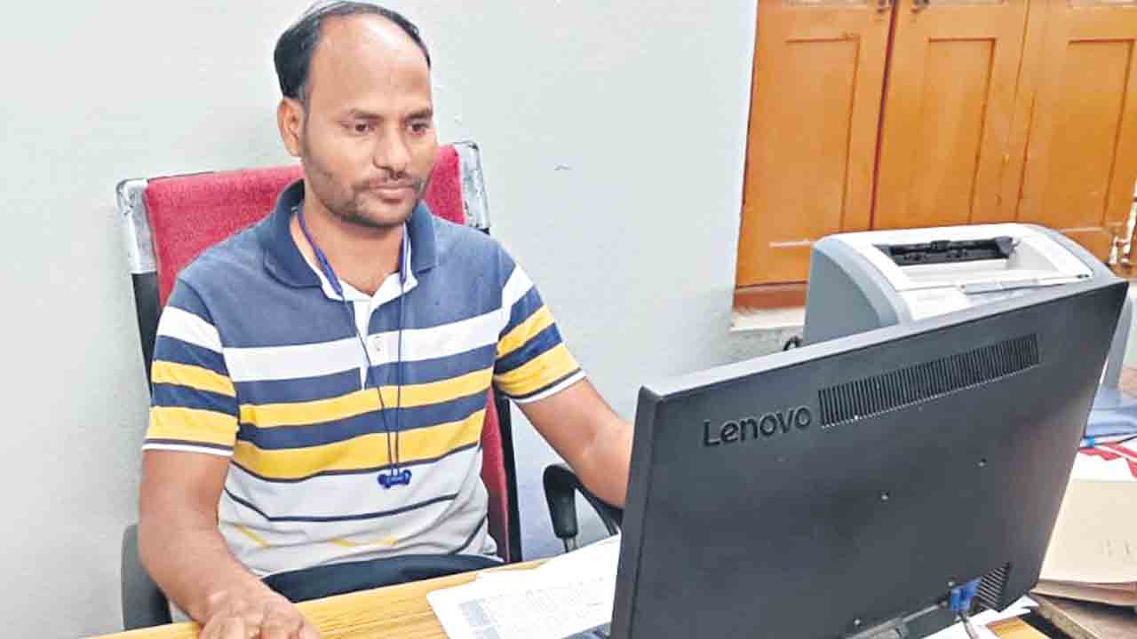 వీఆర్‌ఏల పాలిట దేవుడు సీఎం కేసీఆర్‌