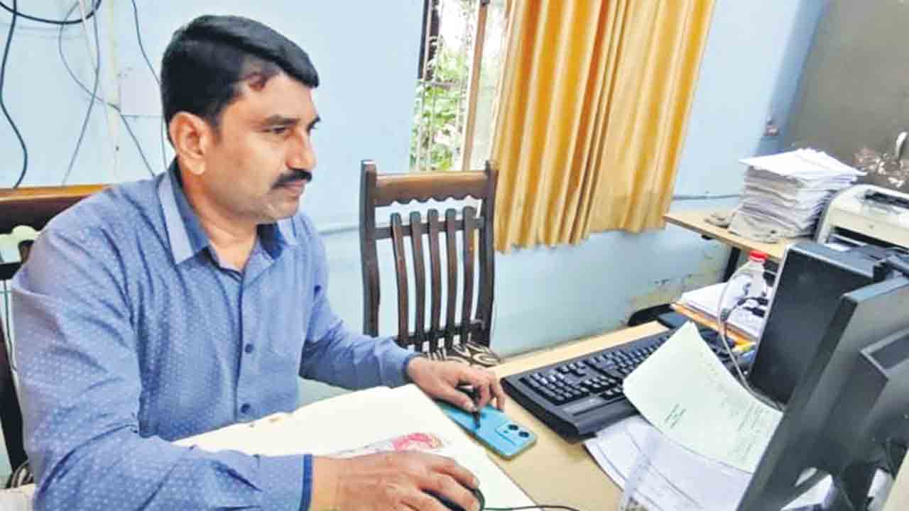 వీఆర్‌ఏల జీవితాల్లో వెలుగులు నింపారు