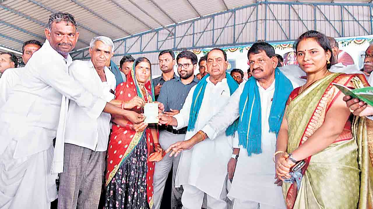 బీఆర్‌ఎస్‌తోనే ‘పోడు’కు పరిష్కారం