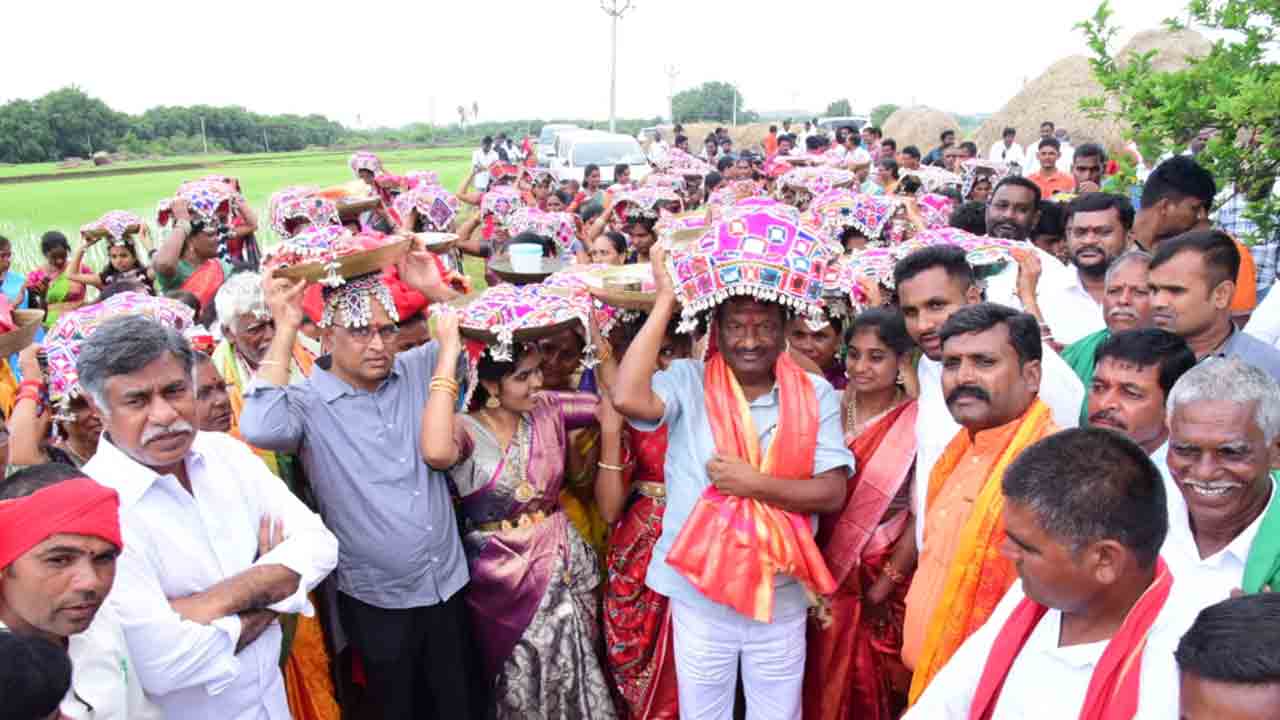 గిరిపుత్రులకు సర్కారు అండ