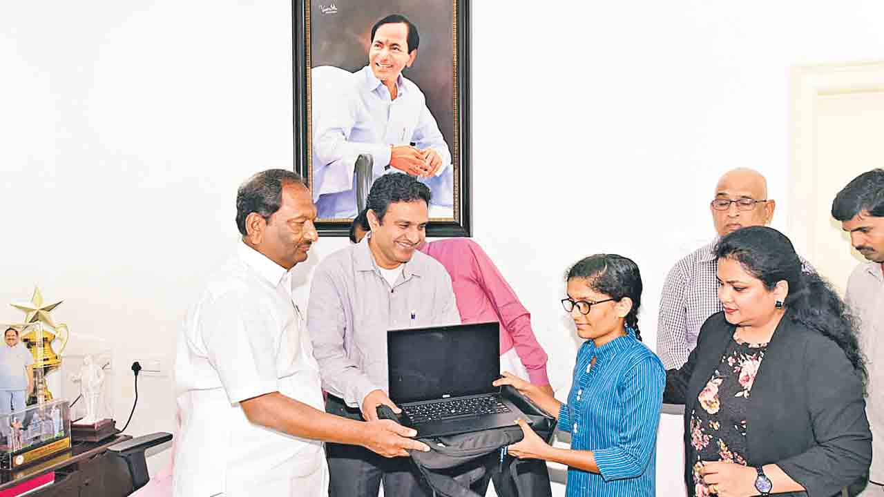 స్మార్దా ట్రస్ట్‌ సేవలు అభినందనీయం