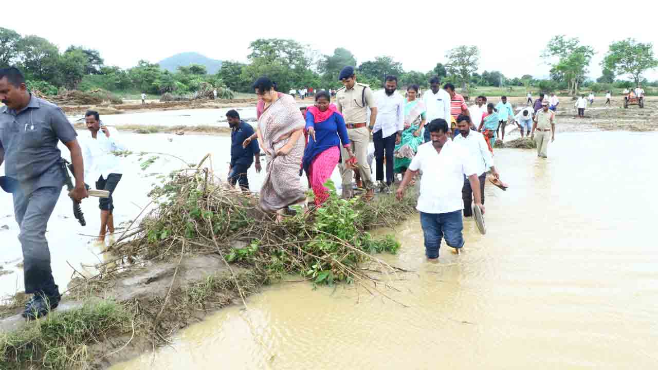 వరద సాయంలోనూ రాష్ట్రంపై కేంద్రం వివక్ష.. అందరూ భారతీయులేనన్న కనీస జ్ఞానం మరిచి కక్షసాధింపు చర్యలు..