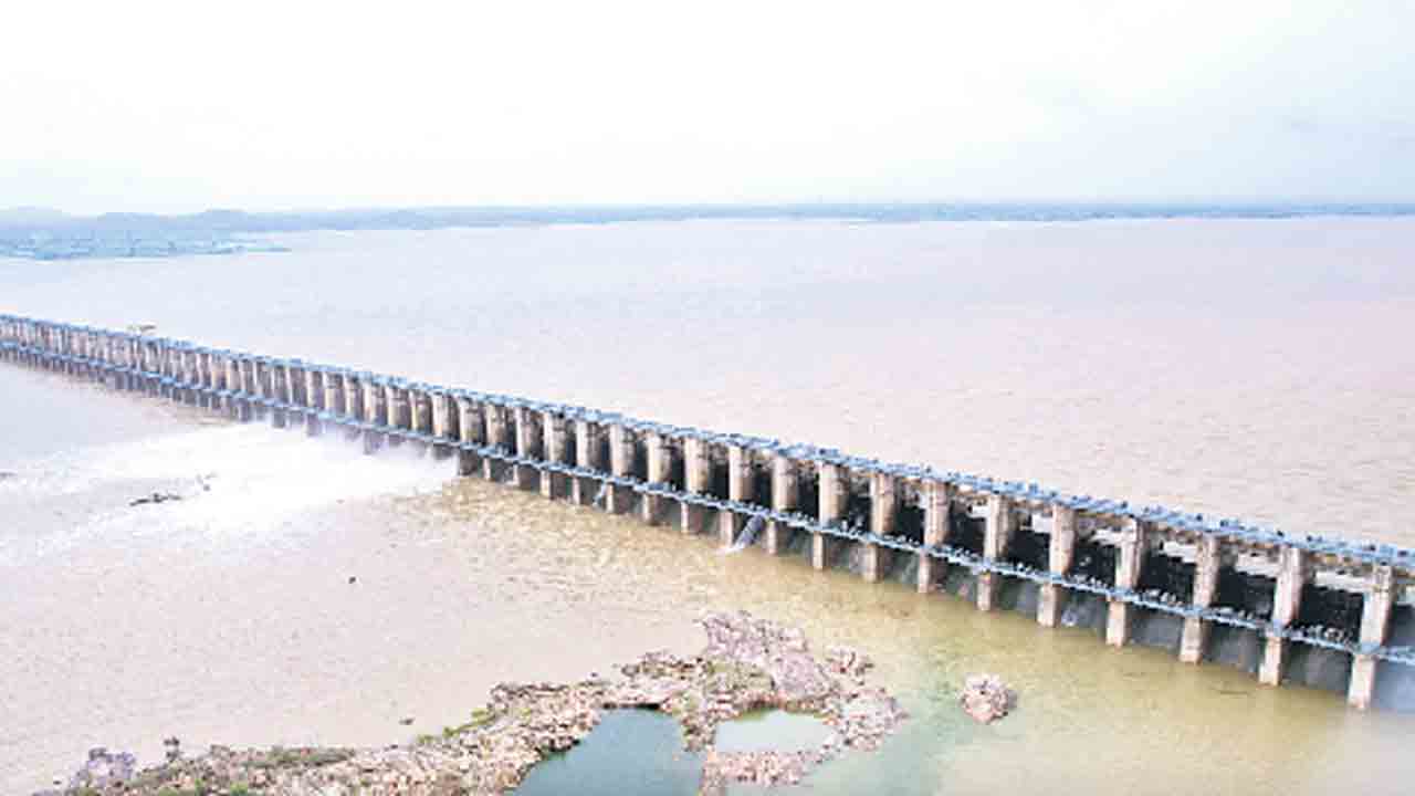 వరద హోరు