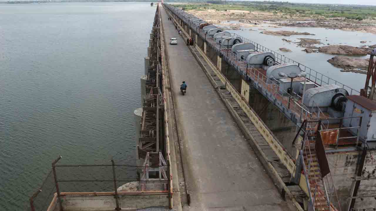 కృష్ణమ్మ పరవళ్లు