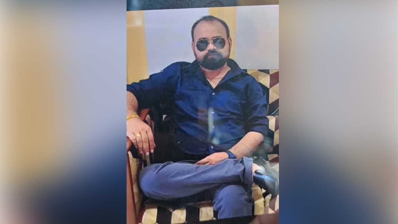 Man died | తండ్రి రైఫిల్‌ను క్లీన్‌ చేస్తుండగా ప్రమాదవశాత్తు నొక్కుకున్న ట్రిగ్గర్‌.. కొడుకు స్పాట్‌ డెడ్‌