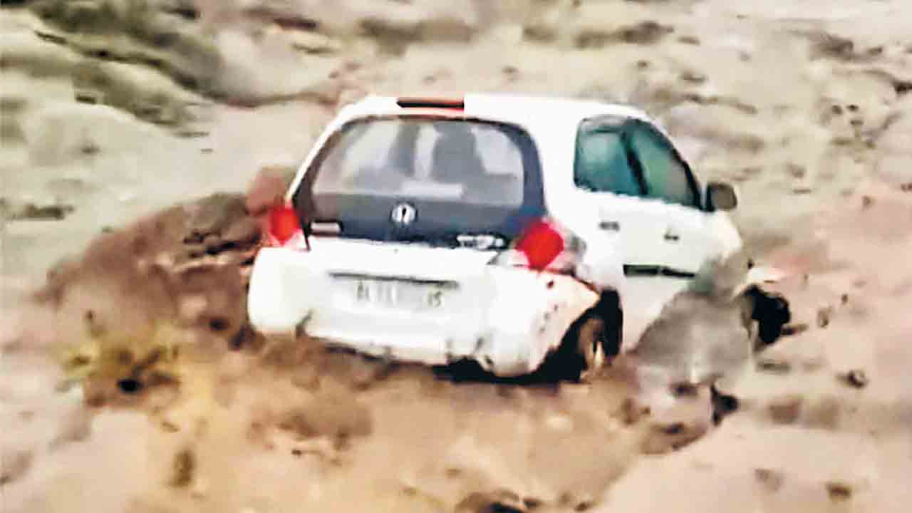 ఢిల్లీలో 15 సెంటీమీటర్ల వర్షం