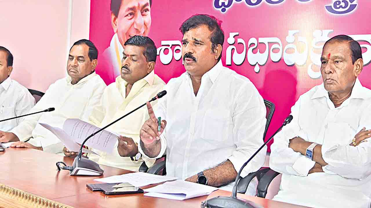 కాంగ్రెస్‌ను బొందపెట్టేందుకు రేవంత్‌ చాలు