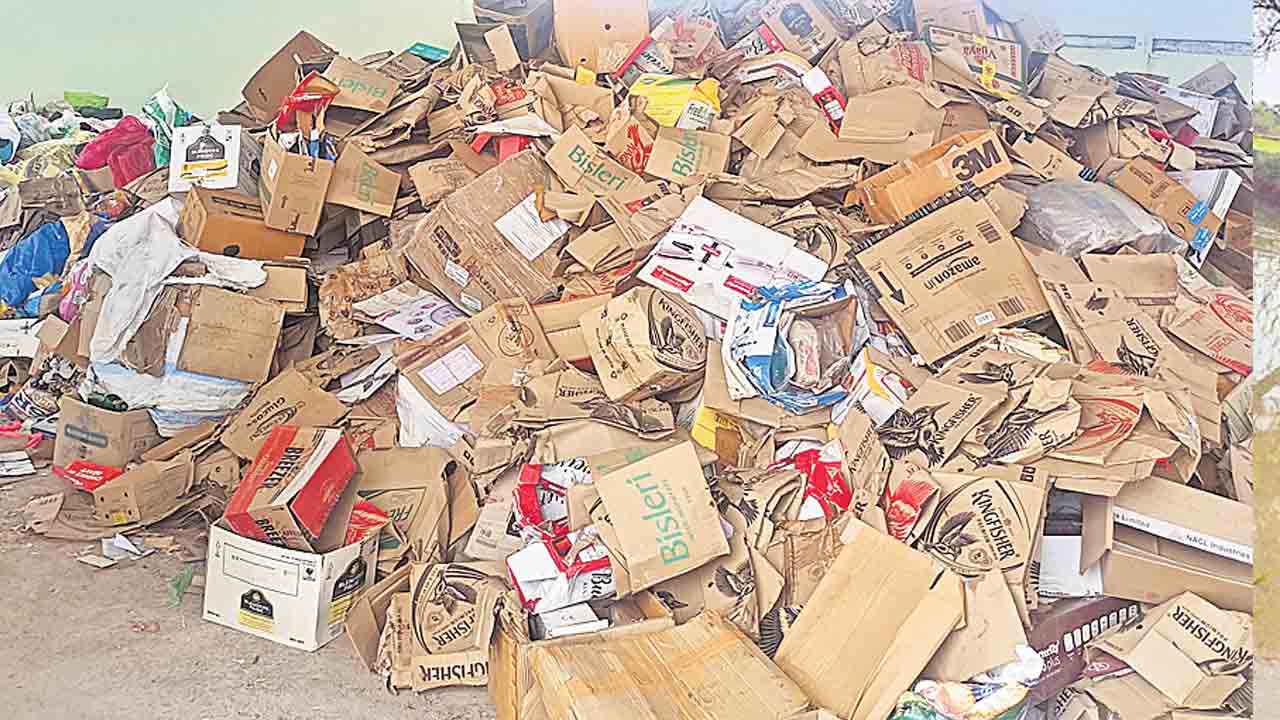 చెత్తకోసం ప్రత్యేక షెడ్లు