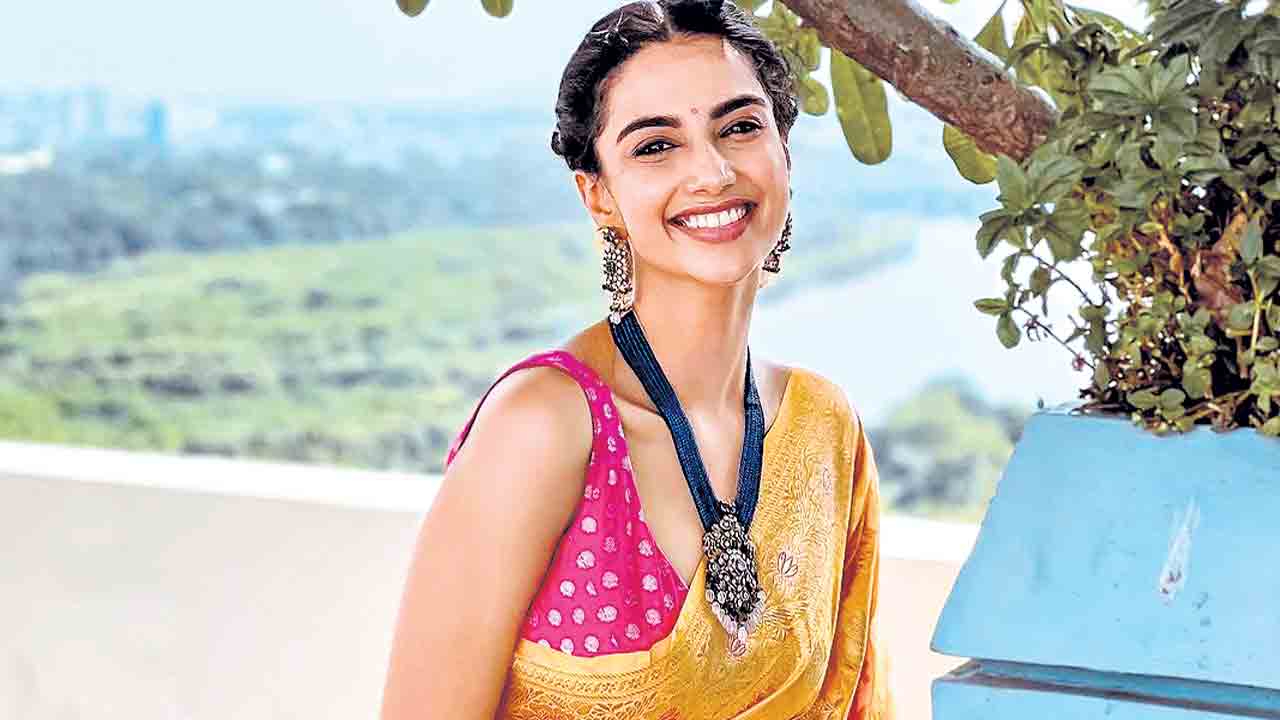 Meenakshi Chaudhary | అందుకే తక్కువ సినిమాలు చేస్తున్నా.. అసలు విషయం చెప్పిన మీనాక్షి చౌదరి