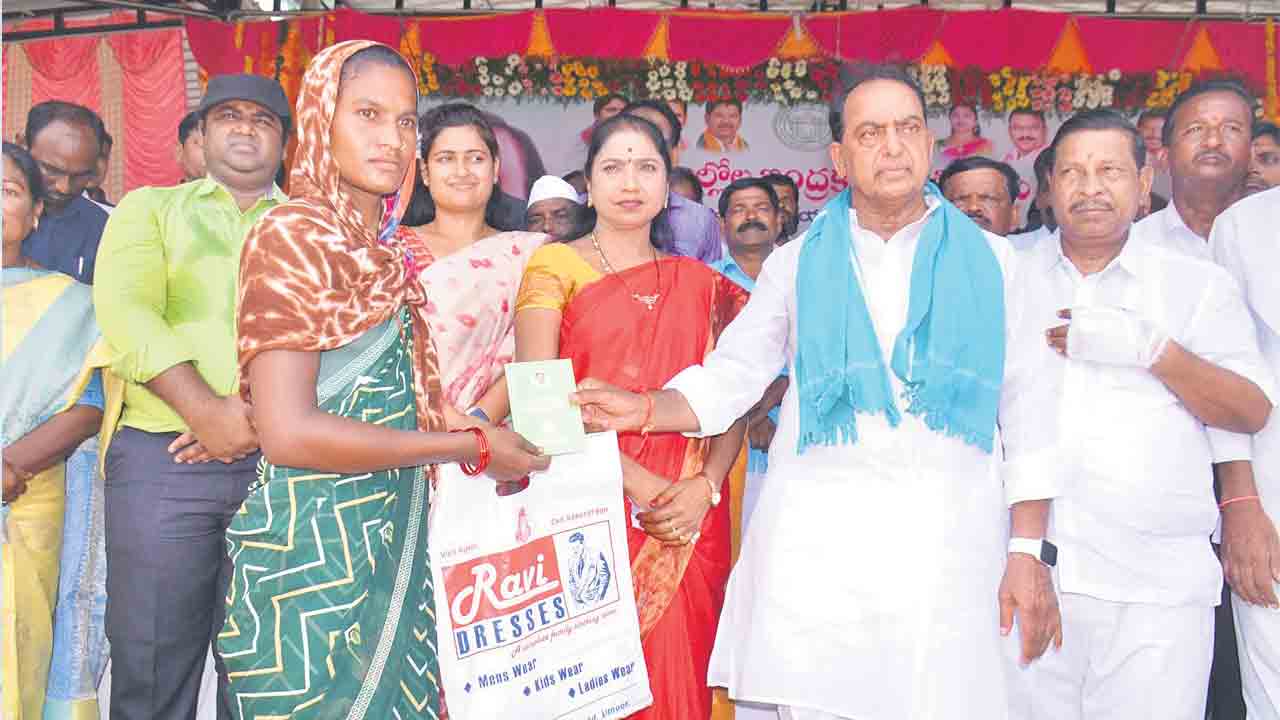 కుమ్రం భీం స్ఫూర్తితోనే పట్టాలు